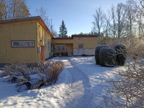 Kollane Maja in Leisi